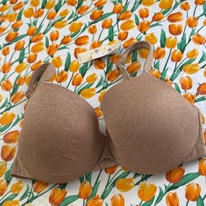Cacique True Embrace Brown Seamless Bra, Size 38DD, NWT, MAKE AN OFFER!!!